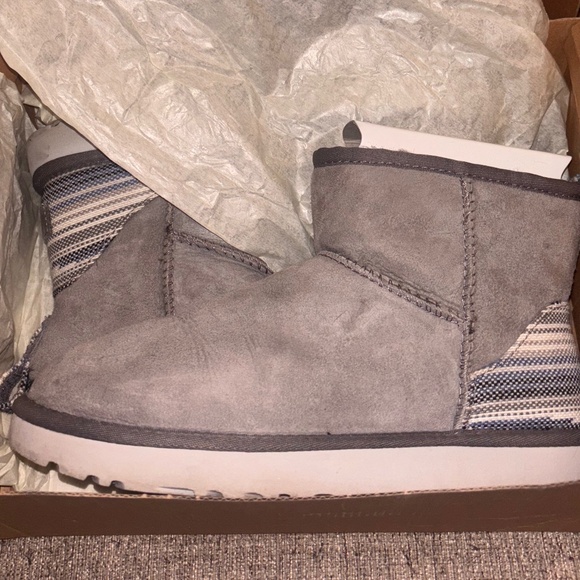 UGG Boots size 7 - Picture 1 of 5